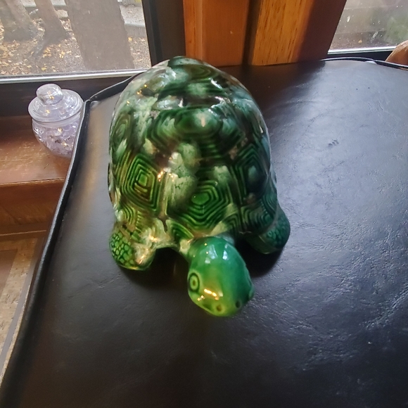 handmade carved and painted tortoise turtle ceramic animals sculpture statue - Picture 2 of 4